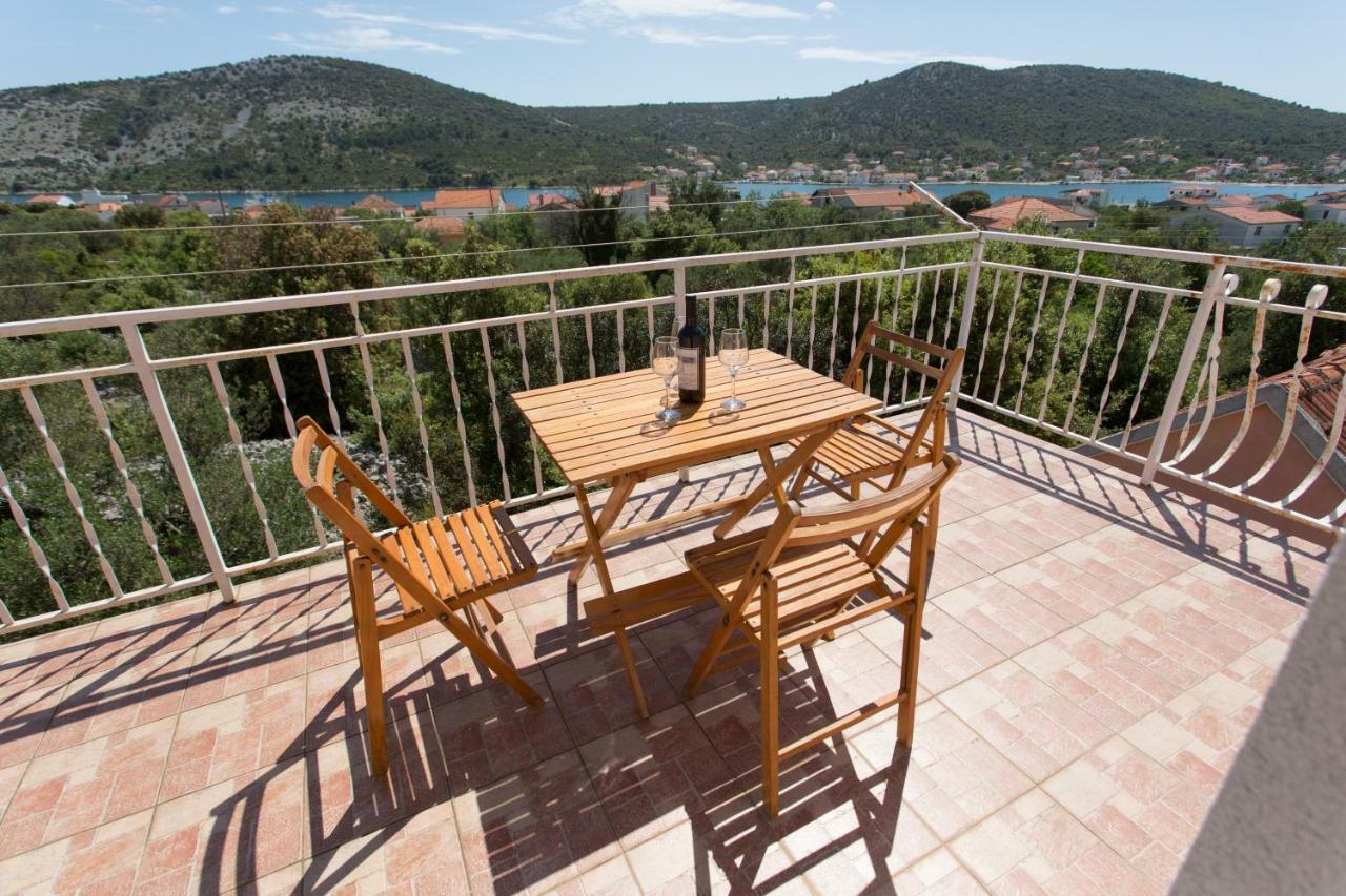 Apartman Paula 1 Apartamento Vinišće Exterior foto